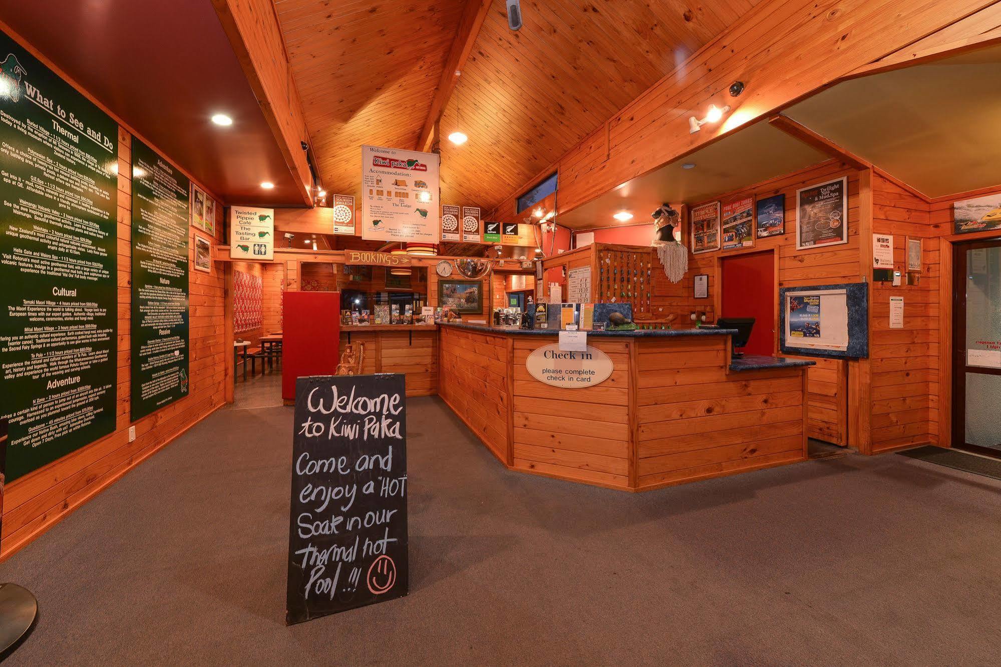 Smoke Lake Hot Springs Lodge & Camp 罗托鲁阿 外观 照片