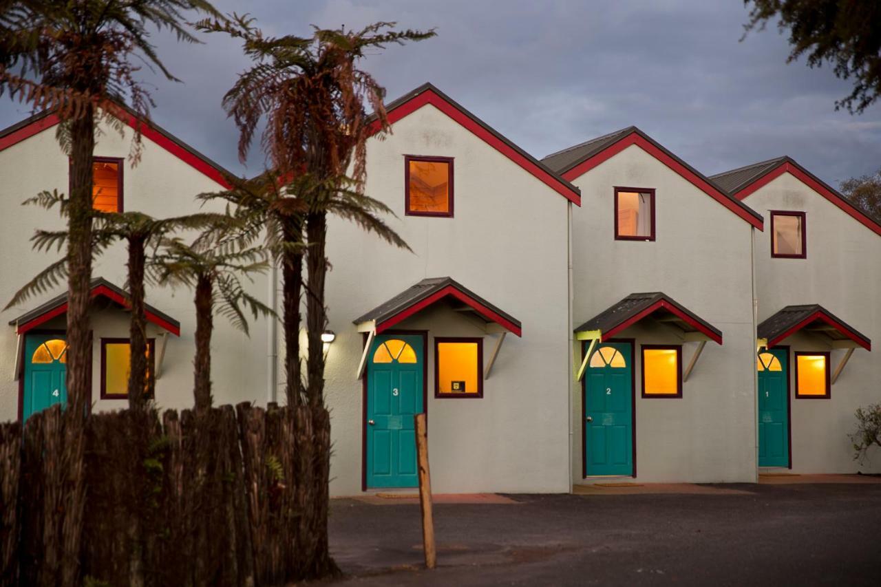 Smoke Lake Hot Springs Lodge & Camp 罗托鲁阿 外观 照片