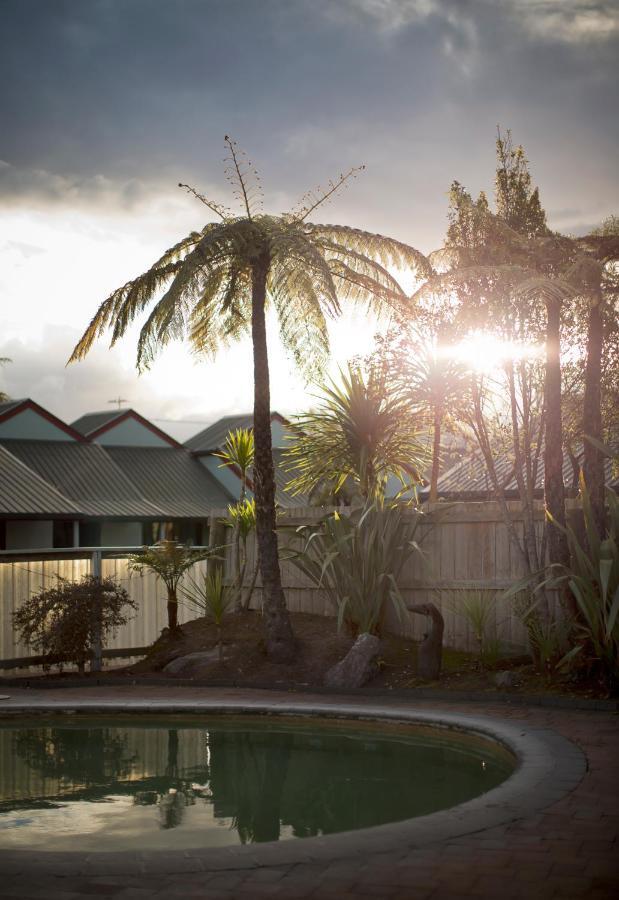 Smoke Lake Hot Springs Lodge & Camp 罗托鲁阿 外观 照片